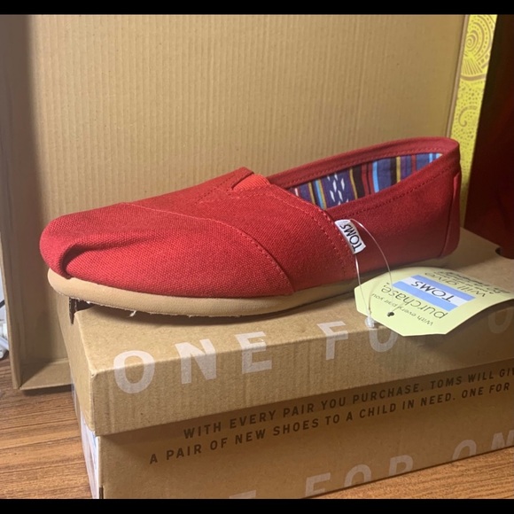 TOMS red/burgundy slip ons - Picture 1 of 3